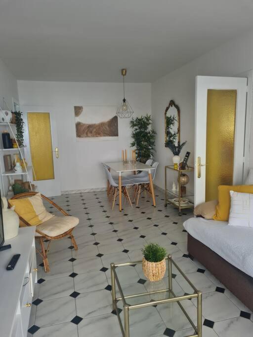 Nice Beachside 2-Bd Apt Near Barcelona Cunit Zewnętrze zdjęcie